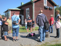 Säpin "perusjätkä" Ari Salo tietää Säpistä paljon, eikä säästä tietojaan paikan historiasta, kertoilee jäsenillemme paljon kaikkea mielenkiintoista vuosien takaisesta nykypäivään. Hieno kaveri!